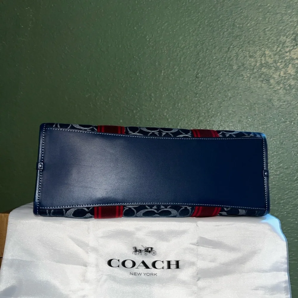 Coach Smith Tote in Signature Denim Jacquard - Picture 4 of 7